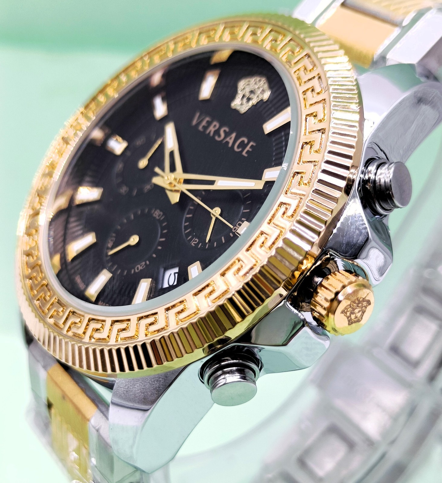Amazing Versace Date Indicator Chronograph Analog Quartz Men’s Wrist Watch