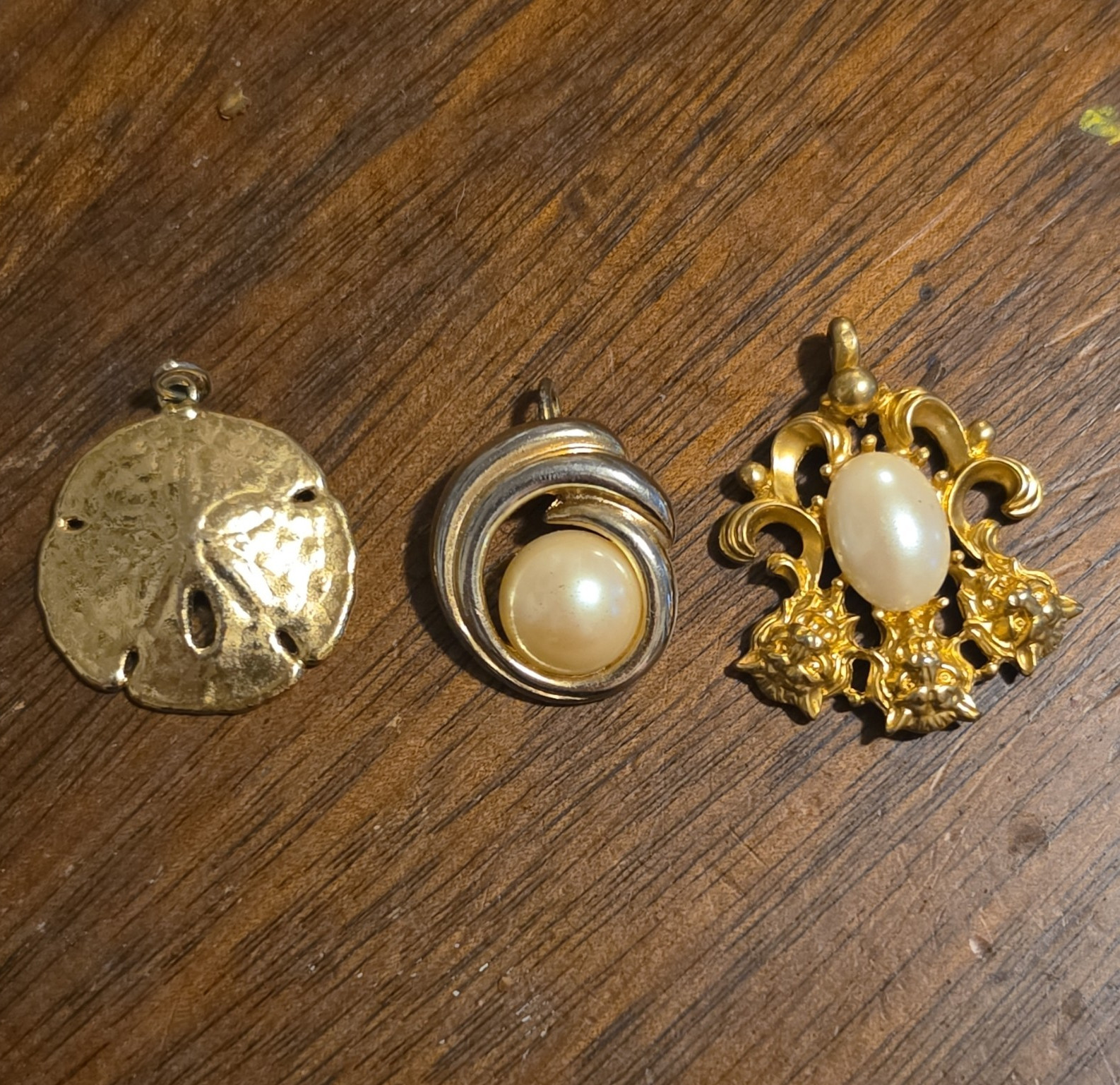 3pc Mixed Pendant Lot – Gold Tone Metal, Pearl Swirl & Sand Dollar