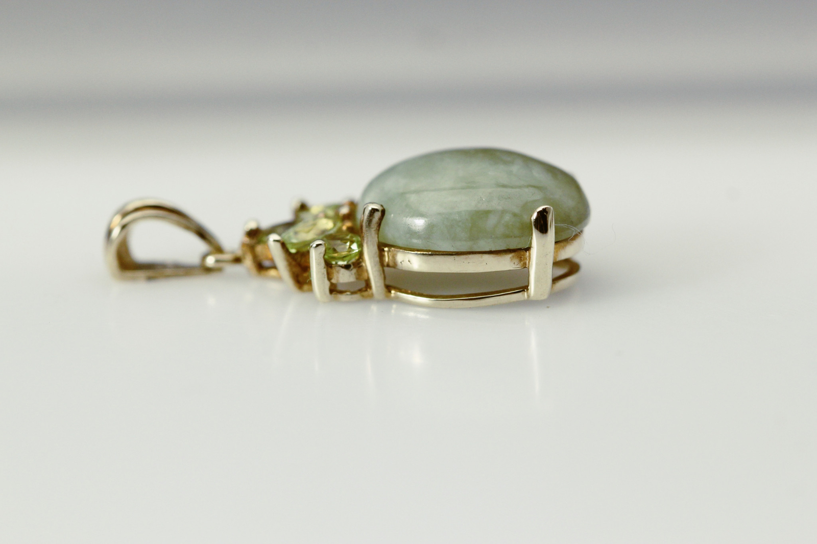10k Yellow Gold Green Cabochon Stone with Accents Pendant 2 Grams (PEN9932)