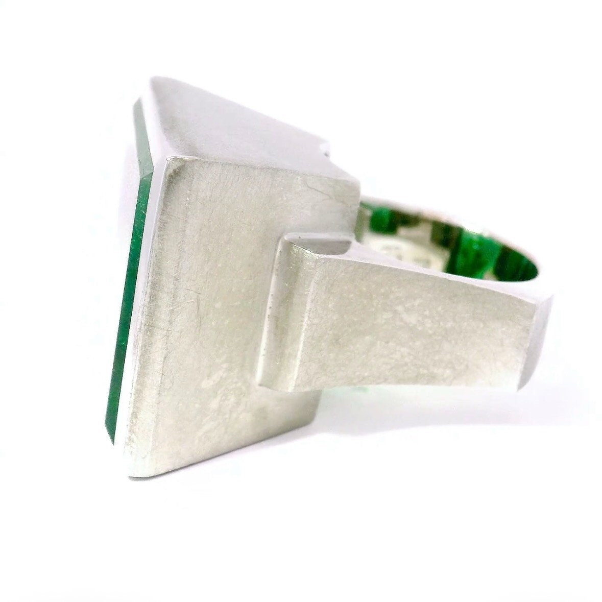 750 Tourmaline Ring in 18ct White Gold with Impressive Tourmaline