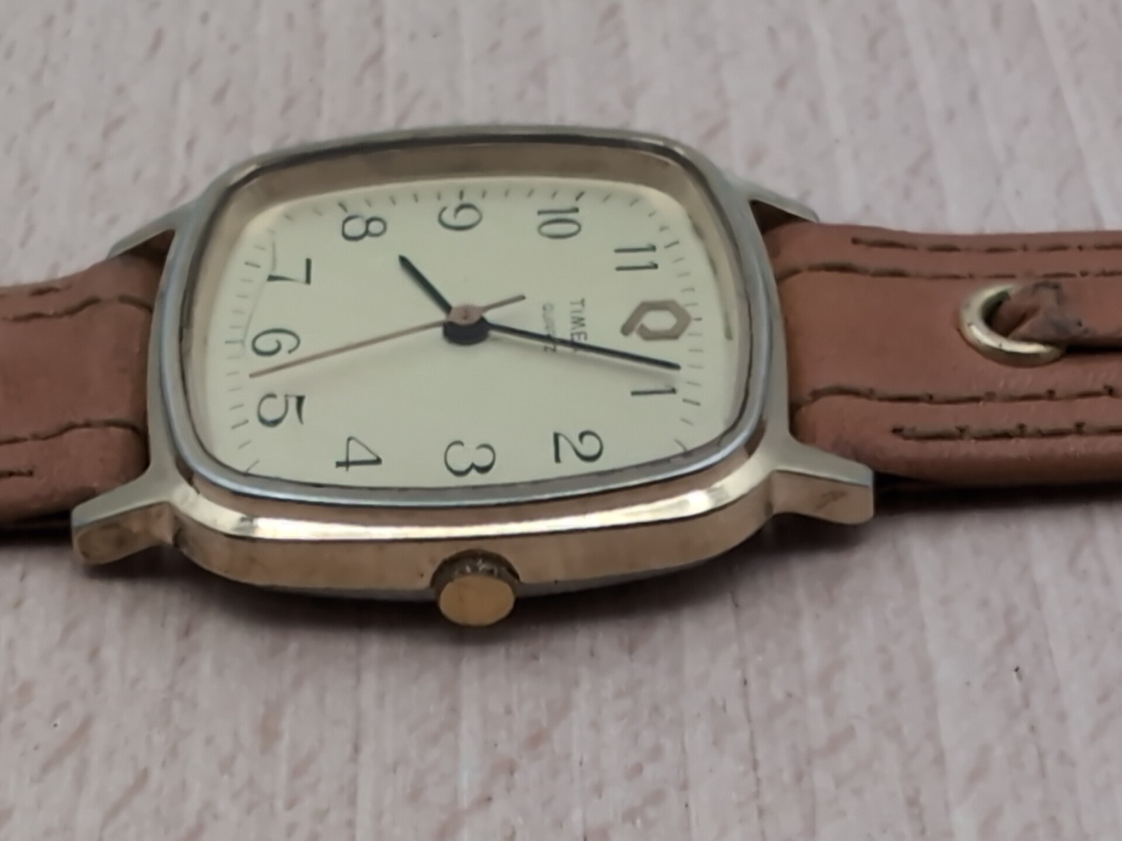 Vintage Timex Q Quartz Wrist Watch M Cell Made In Philippines NOS Leather Strap