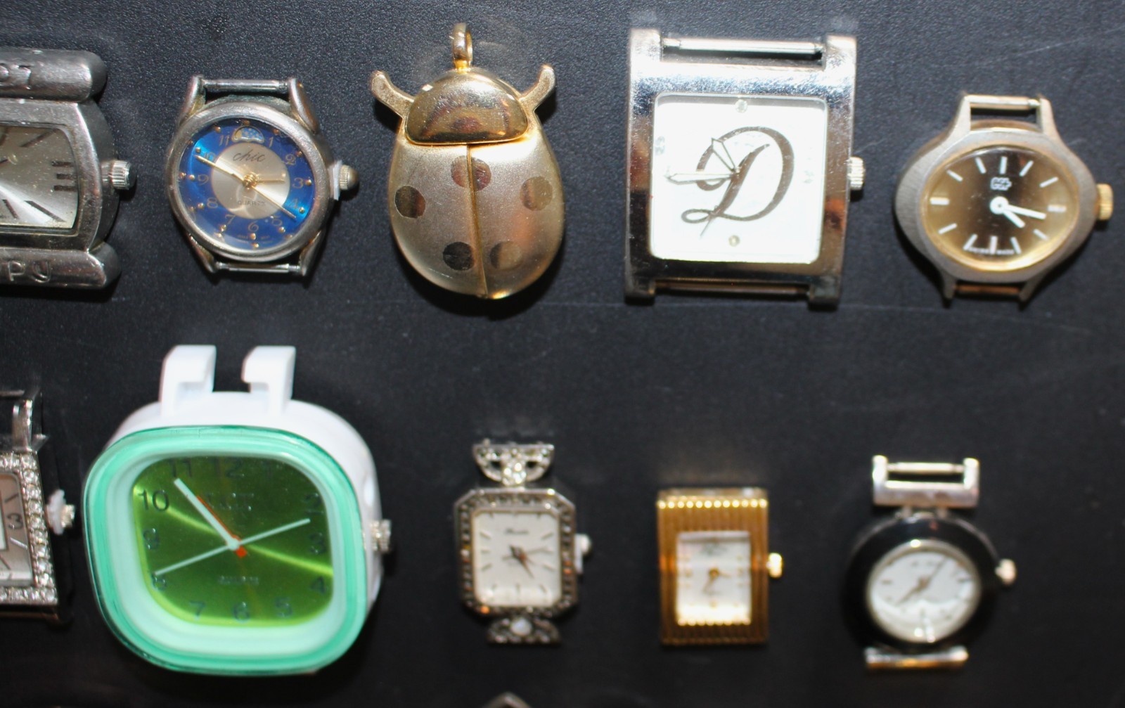 LOT OF 33 VINTAGE MALE AND FEMALE WATCHES