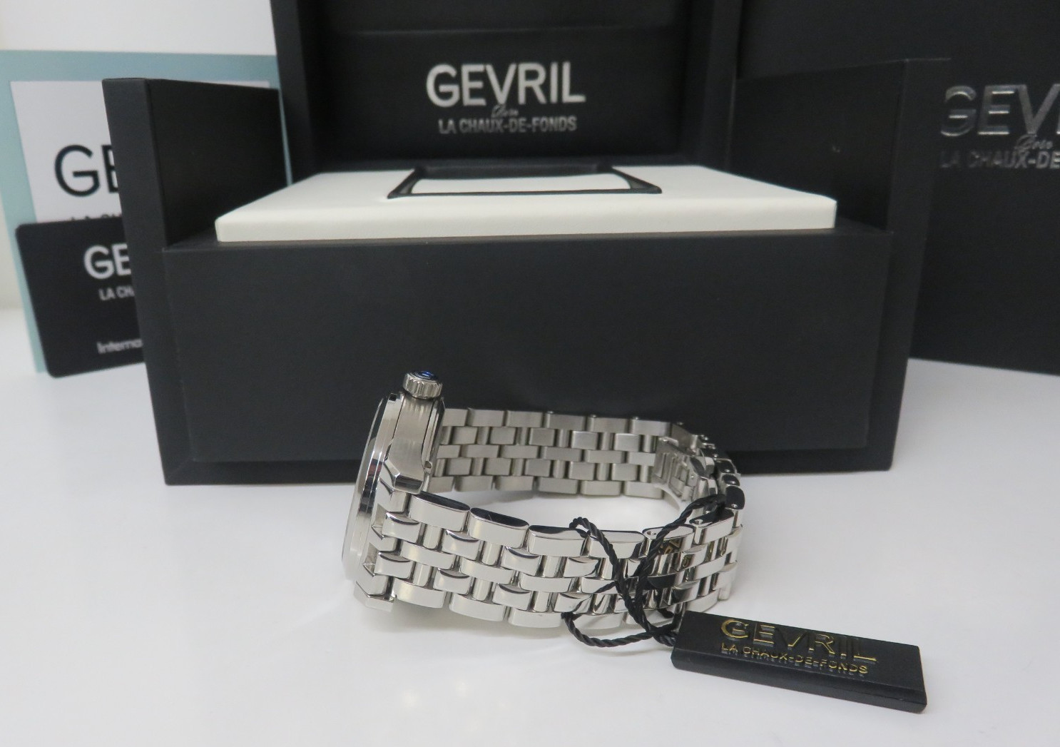 Gevril Mens 2572 Madison Swiss Automatic Selitta Exhibition Caseback Date Watch
