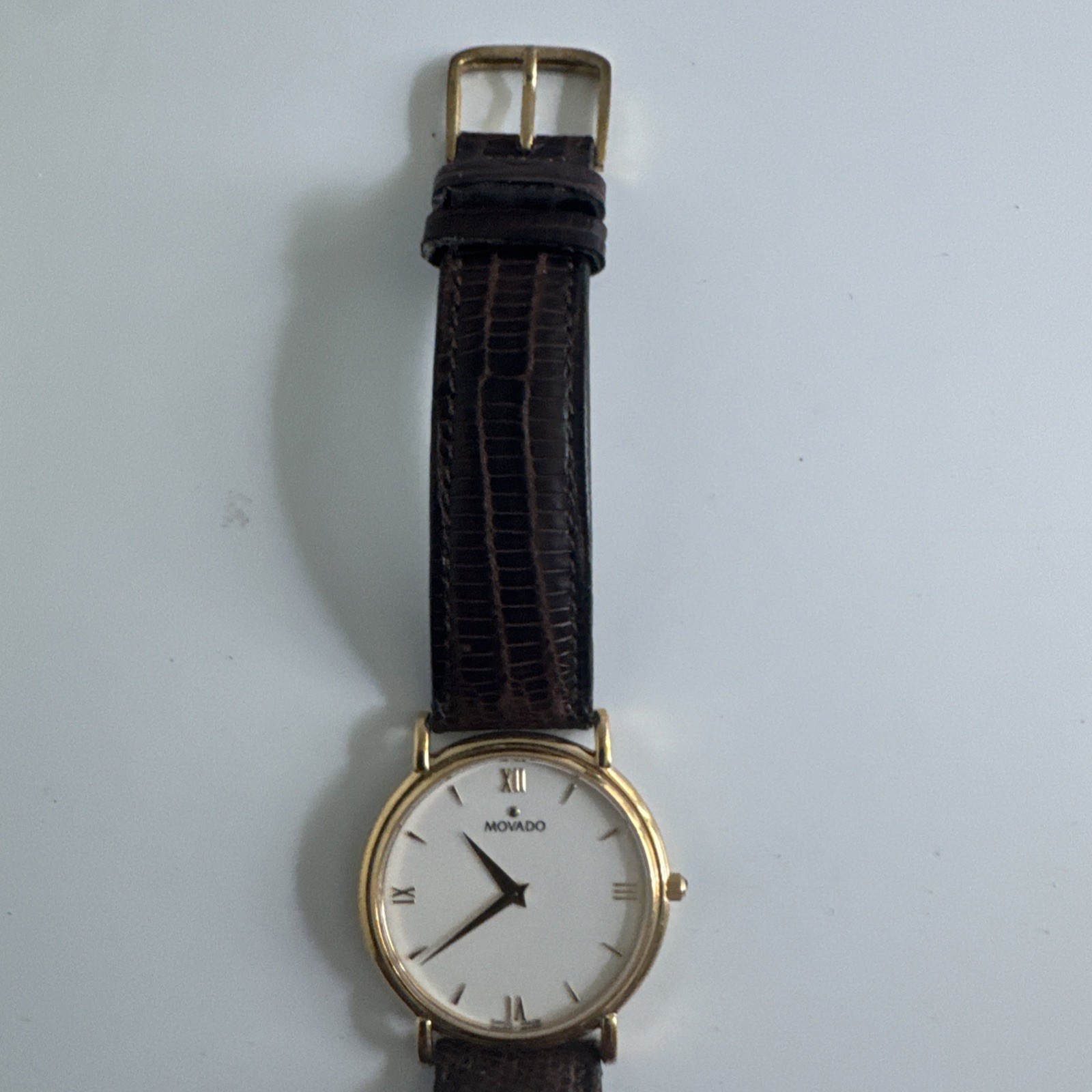 Movado Classic Ultra-Thin Dress Watch – Ref. 87-E4-0885 -Gold *UNWORN DISPLYED*