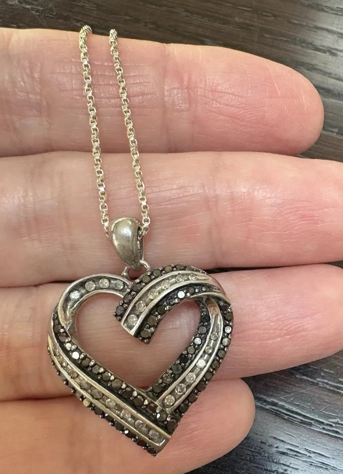 Vintage-Inspired Two-Tone Diamond Heart Pendant Necklace