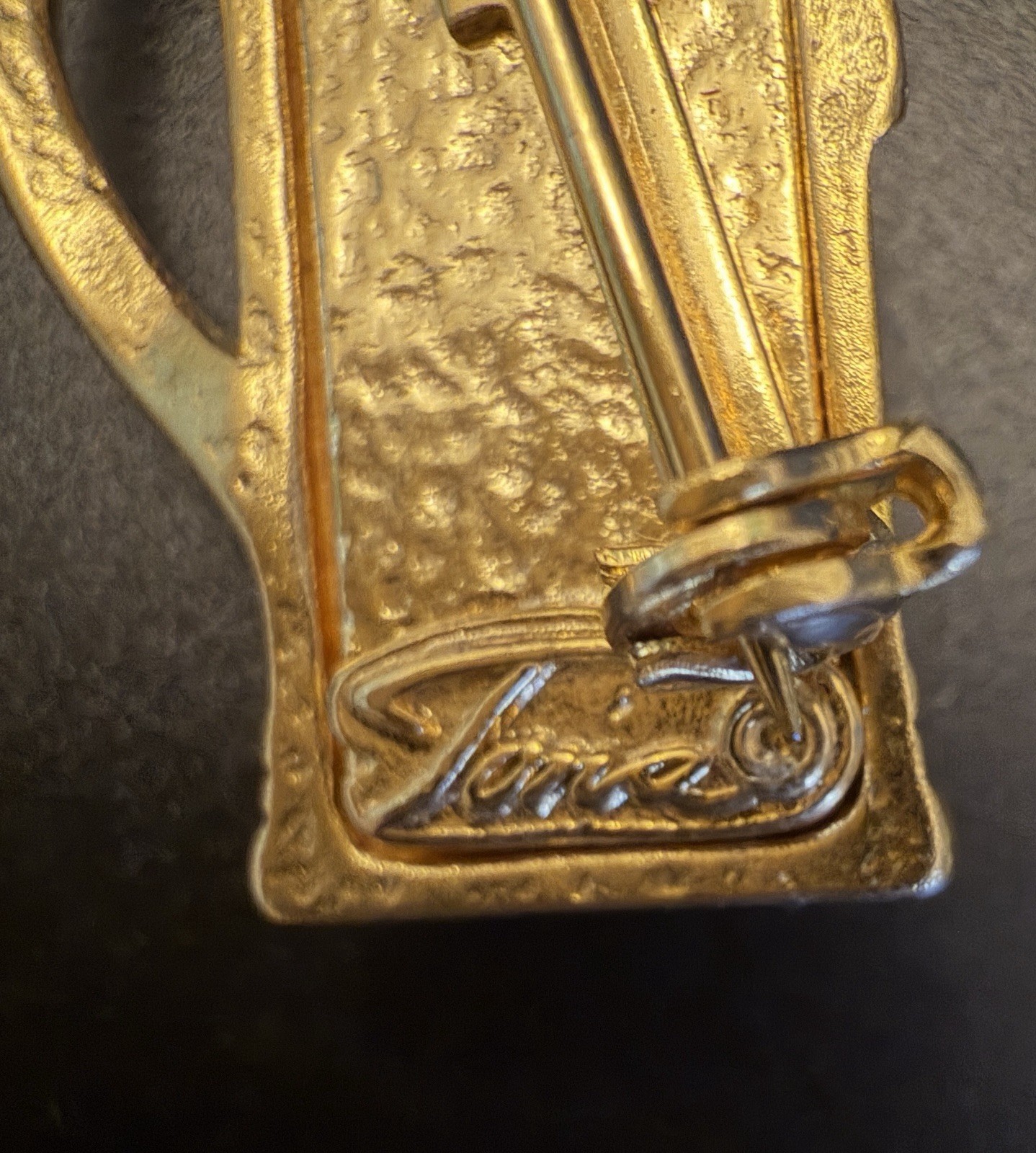 Lot 2 Golf Clubs Brooch Pins Hole In One Gold Tana Avon Vintage Fathers Day!!