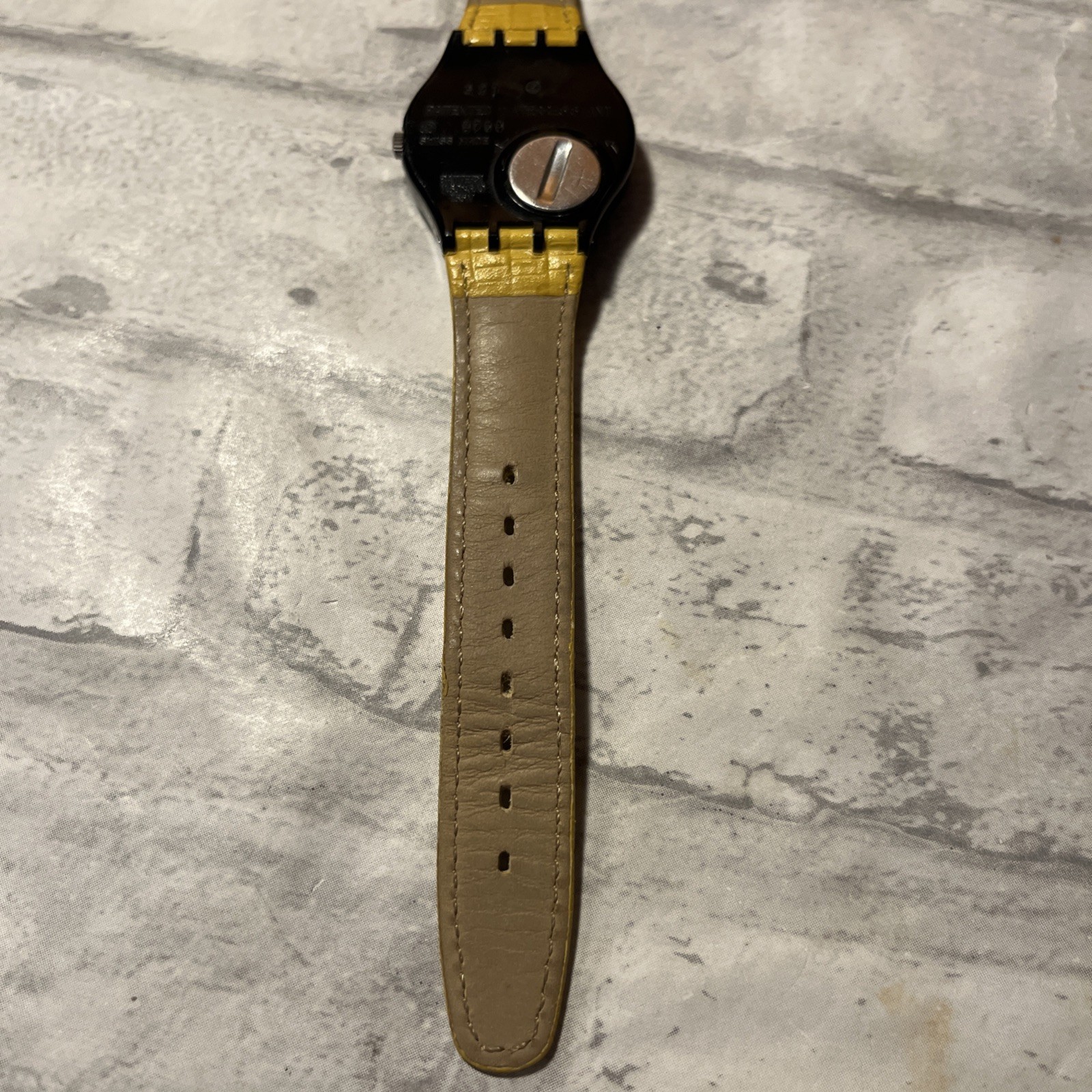 Swatch Gent 24H Ellypting GB152 1993 Vintage NOS Black Dial Mustard Yellow Strap