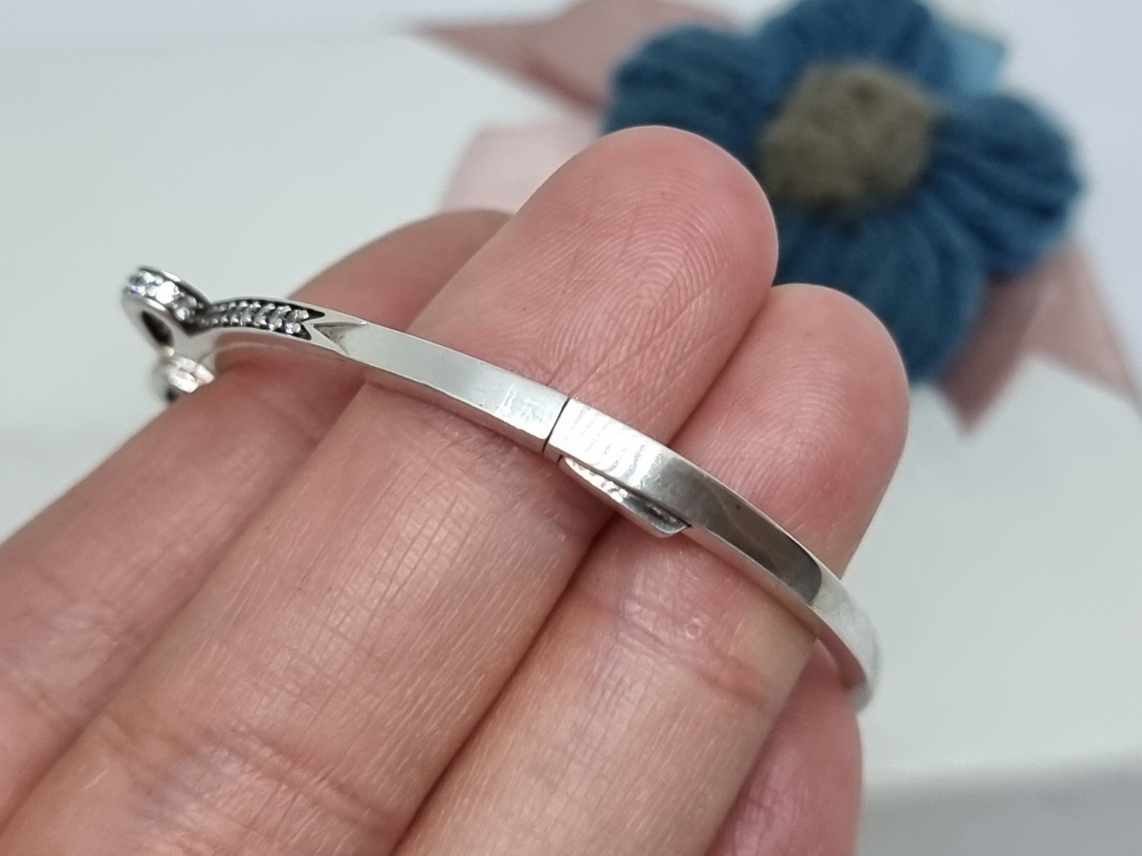 BOXED Genuine Pandora Silver Sparkling Bow Bangle Size 1 💕 16cm