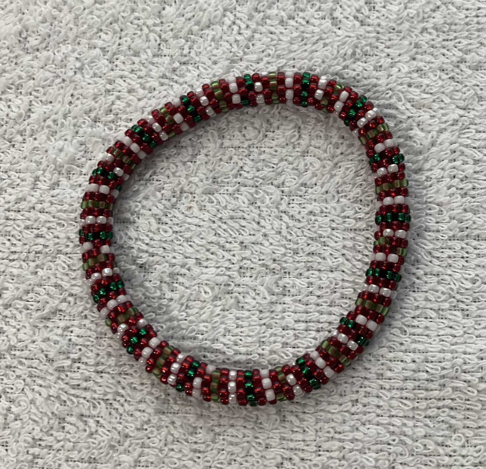 SASHKA Bracelet 8″ extended REINDEER green red white glass beads X