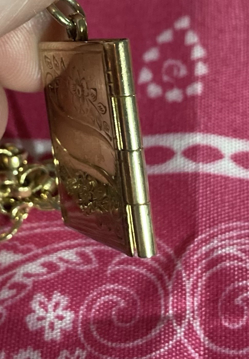 Vintage GoldTone Book Locket Pendant Floral Engraved Photo Album Charm 14”Chain