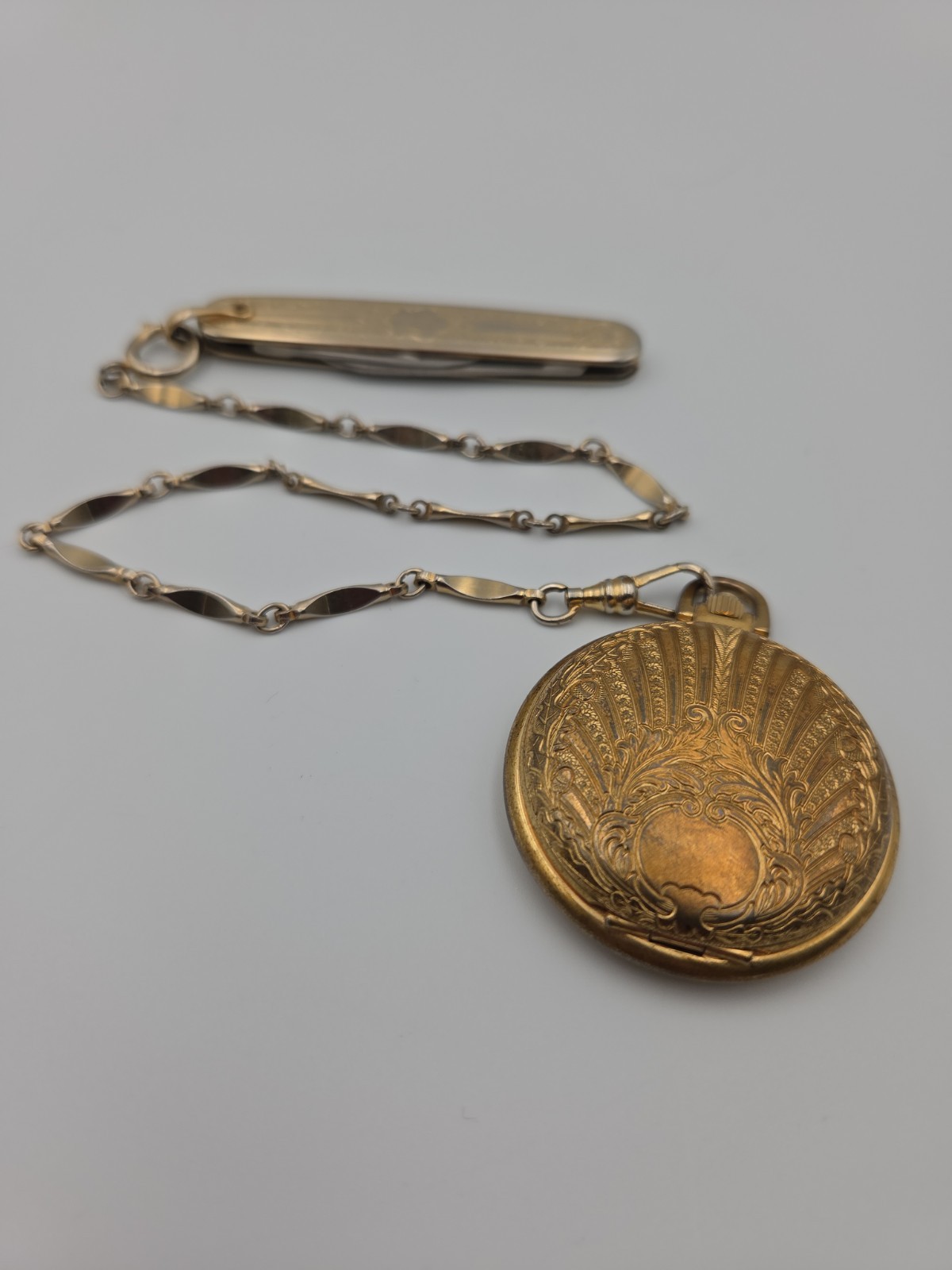 Vintage Colibri Quartz Men’s Gold Pocket Watch and Knife Set – Swiss Made
