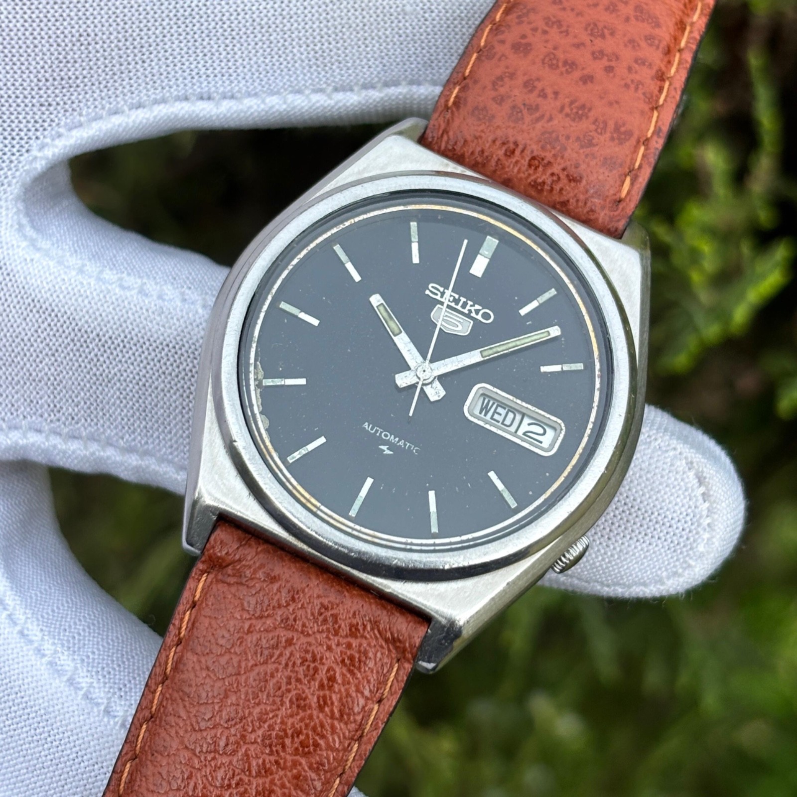 Vintage Seiko 5 Automatic Dress Formal Black Dial Japan Made Men Watch 7009-8760