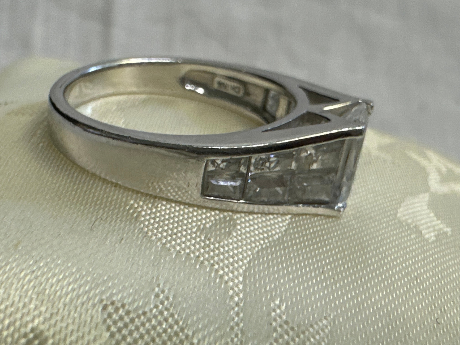 Sterling Silver Ring 5.67g Fine Jewelry Sz 9.25 Band Clear Stones