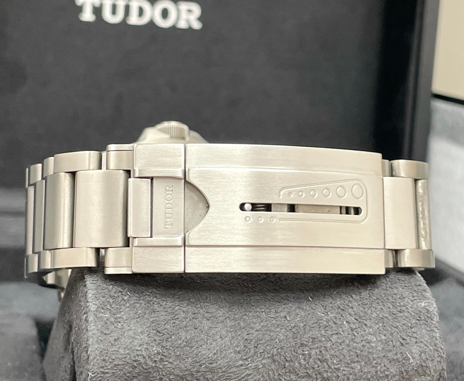 TUDOR PELAGOS BLACK DIAL M25600TN TITANIUM SPORTS WATCH WITH BOX 42MM