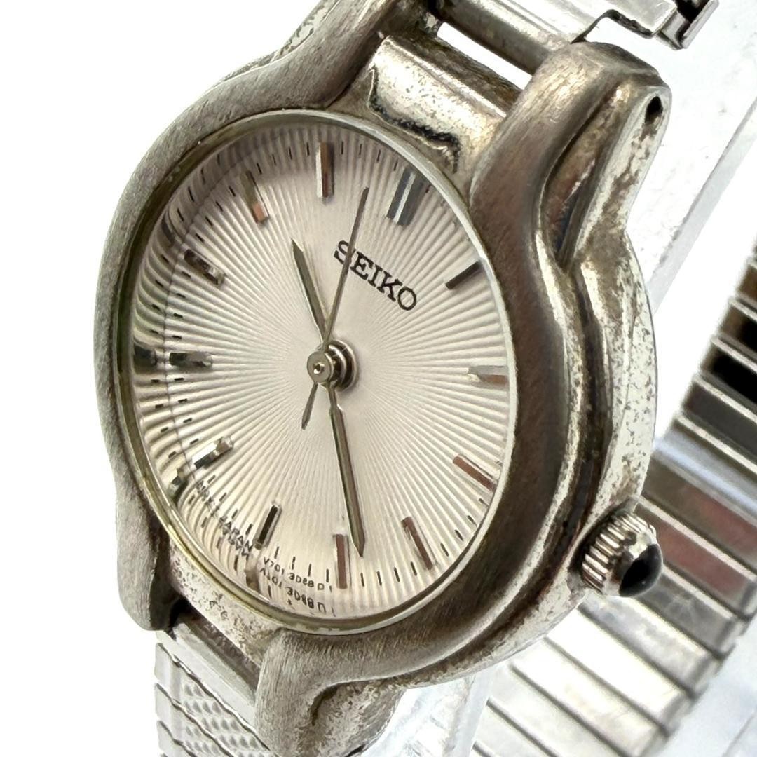 Vintage Seiko round watch, new battery, bellows movement, women’s, working.