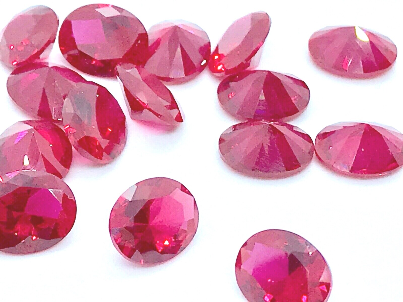 Oval lab-created ruby Lot of 5 stones (10x8mm – 4x3mms)