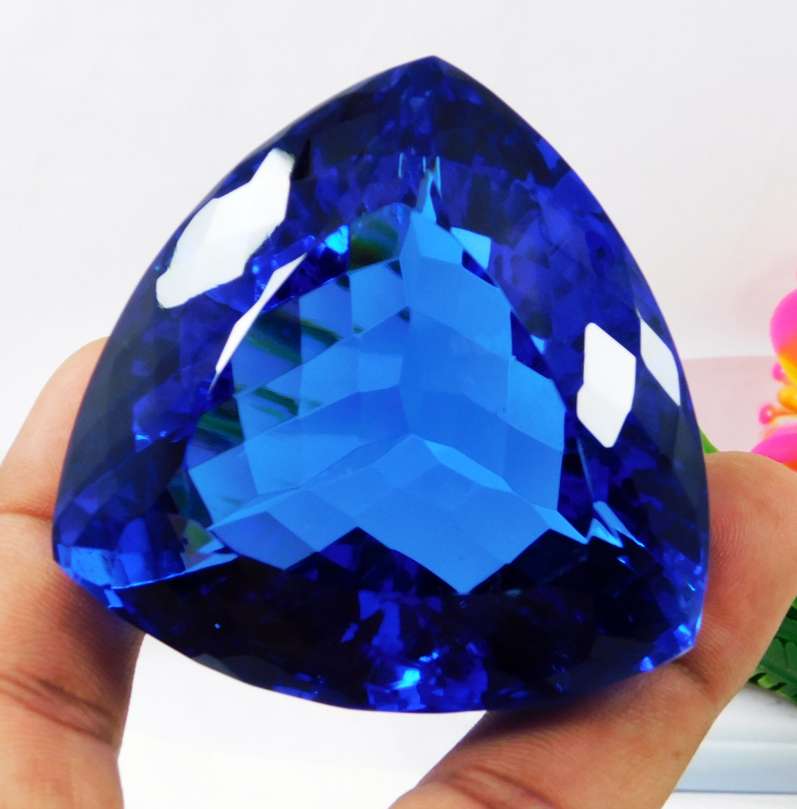 1005 Ct Ultra Large Natural Blue Tanzania Of Tanzanite Trillion Cut Loose Gems