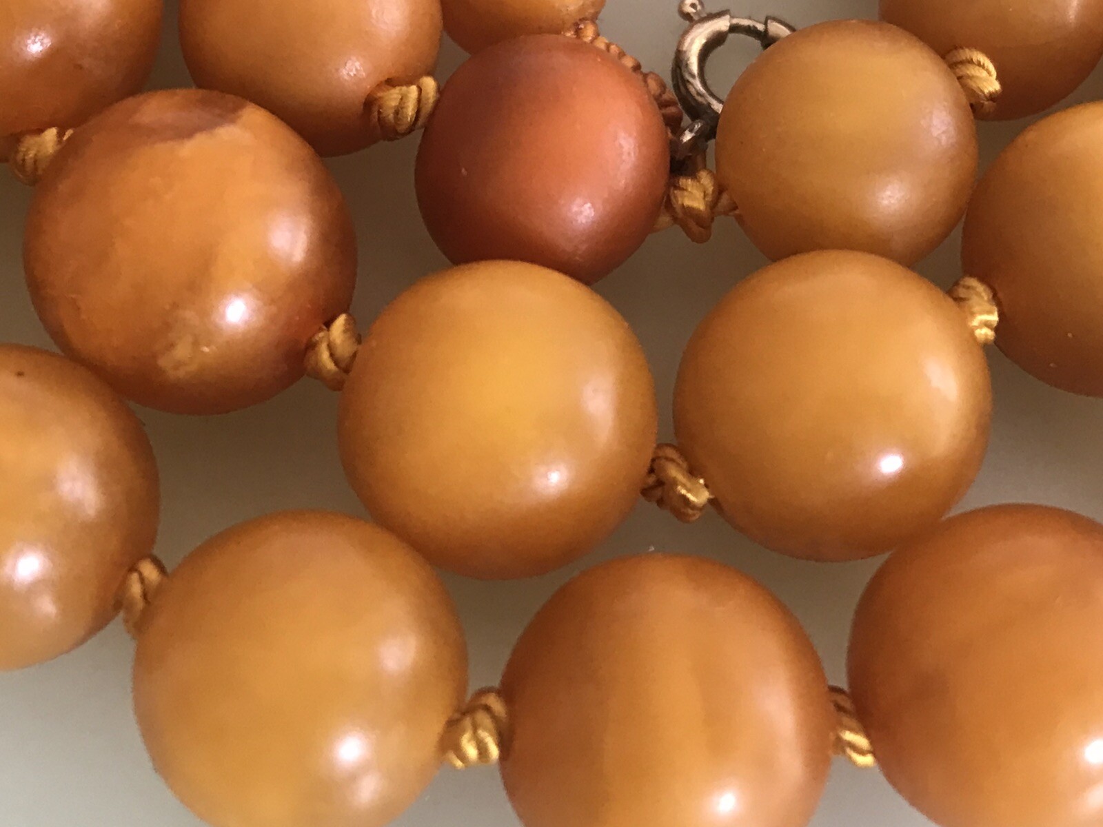 VINTAGE NATURAL BALTIC EGG YOLK BUTTERSCOTCH AMBER NECKLACE BEAUTIFUL SPHERE 55g