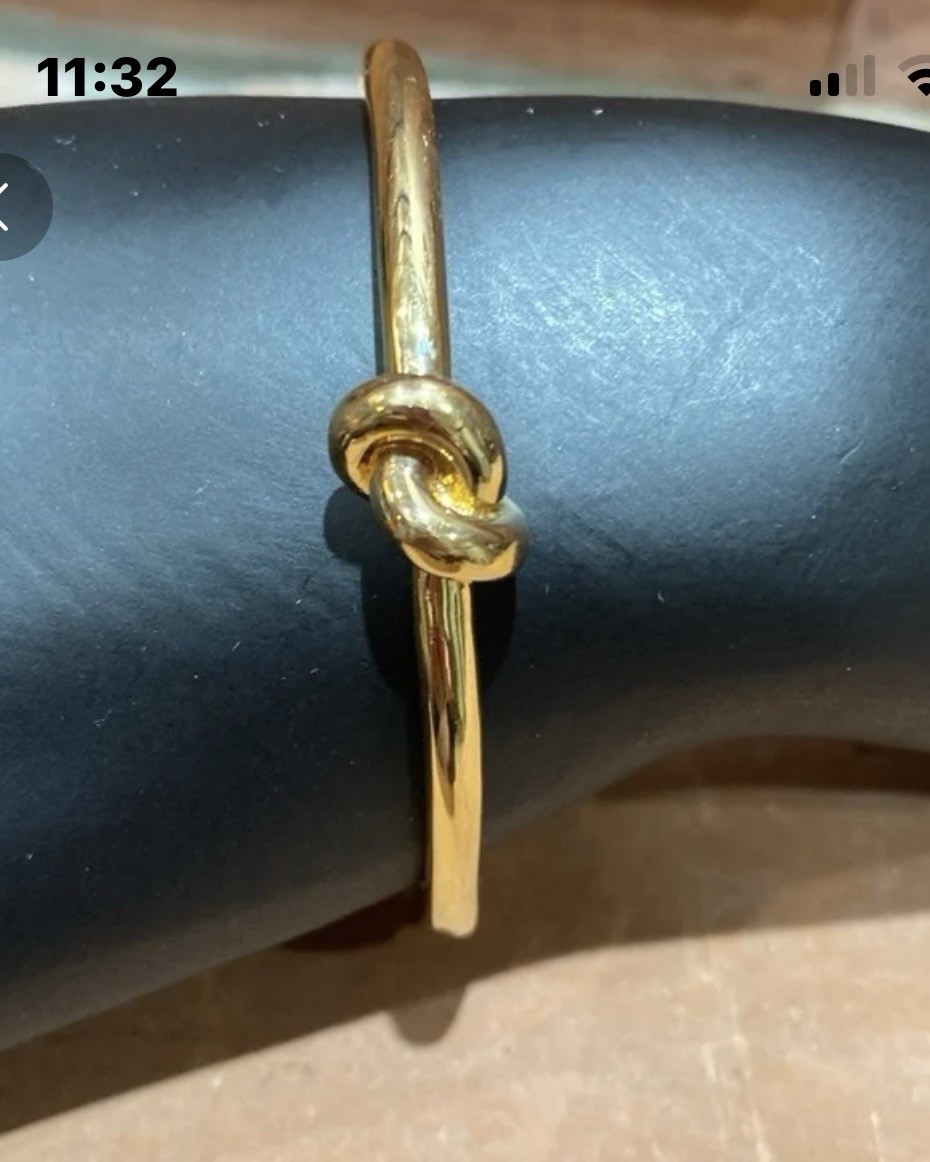 Kate Spade New York Yellow Gold Tone Love Knot Hinged Bangle Bracelet 7″