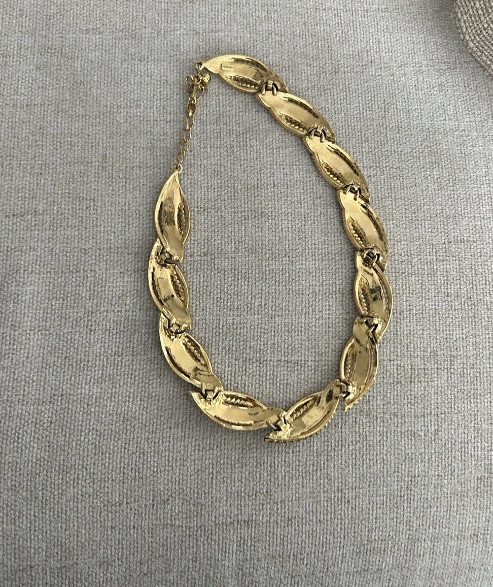 Vintage Trifari Purple Enamel Gold Tone Necklace Elegant Looped Collar
