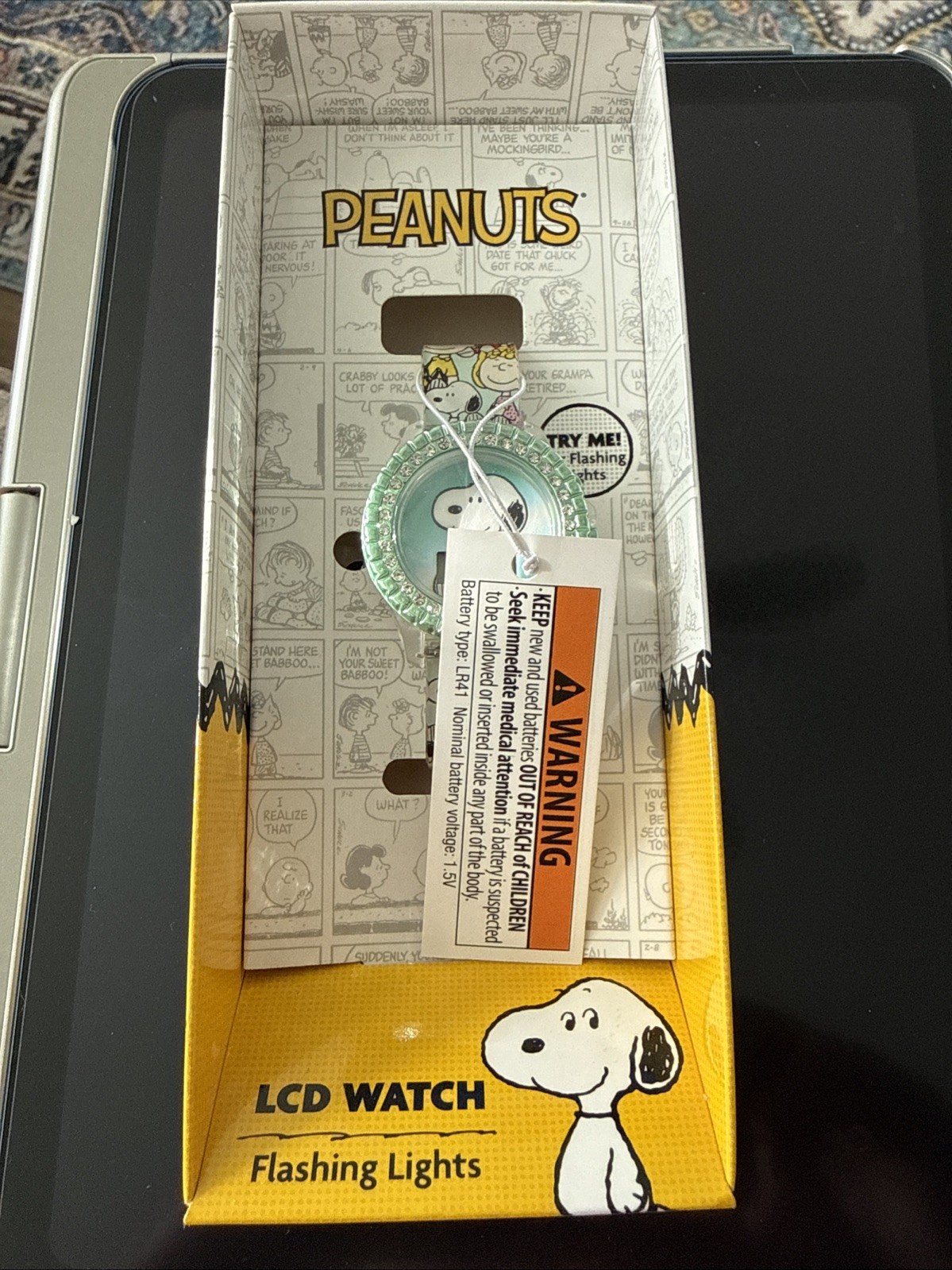 Peanuts LCD Watch Flashing Lights Display Snoopy Kids Cartoon Works NEW in Box