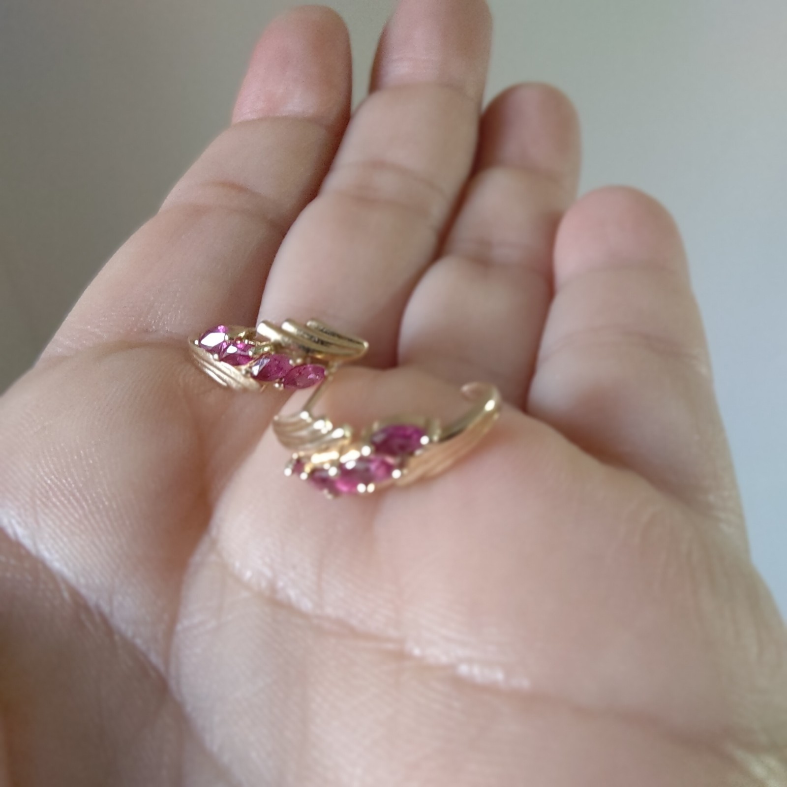 Vintage 14K Yellow Gold Ribbon J-Hoop Earrings Marquise Pink Fuchsia Gemstone 3g