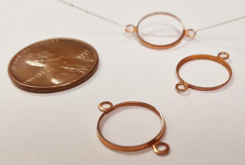 12 VINTAGE ROUND FLAT 12mm. COPPER COATED STEEL CIRCLE BEAD CONNECTORS N101