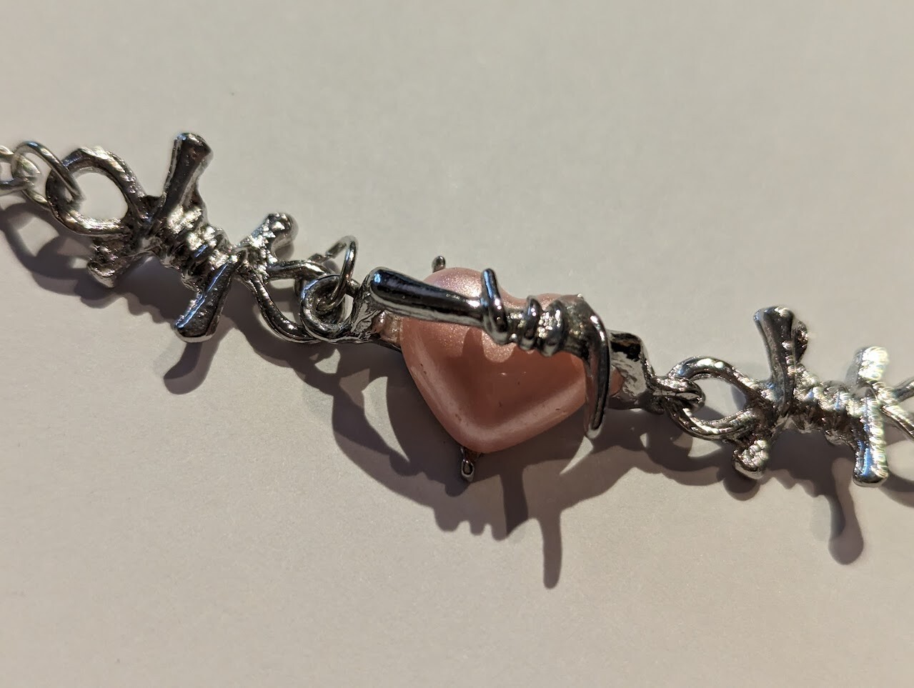 BARBED WIRE & PINK HEARTS CHOKER NECKLACE 90s y2k retro emo grunge goth punk R6