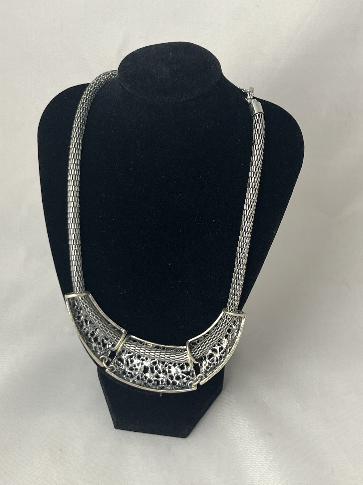 Statement Collar Bib Necklace With Floral Design