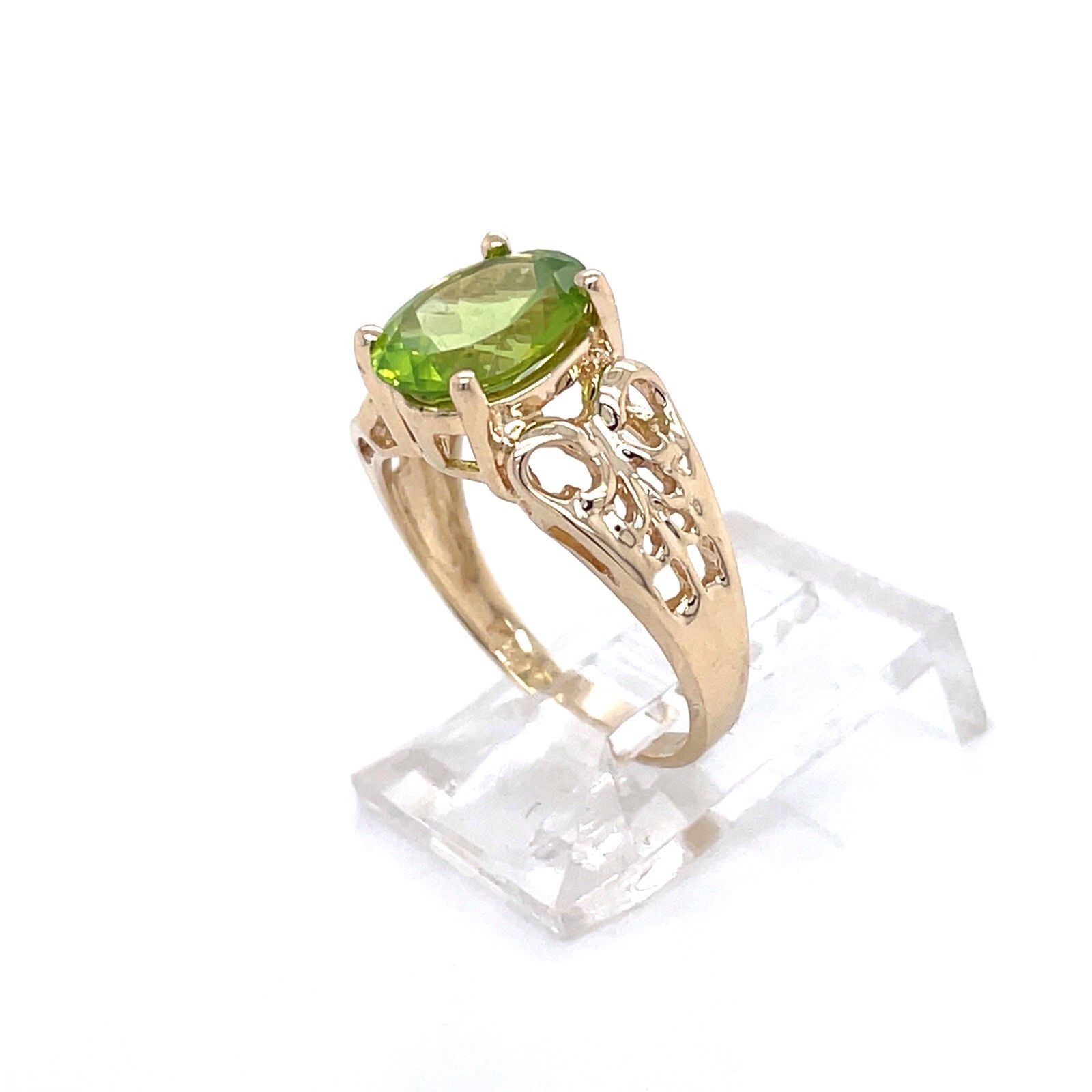 10k Yellow Gold 1.9 Ct Oval Peridot Filigree Ring Size 5 1/4 – 2.4 Grams
