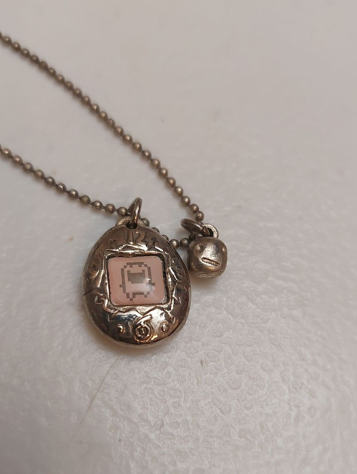 Vtg Rare Y2K Bandai Tamagochi Egg Shape Pendant Emoji Charm Silver Tone Necklace