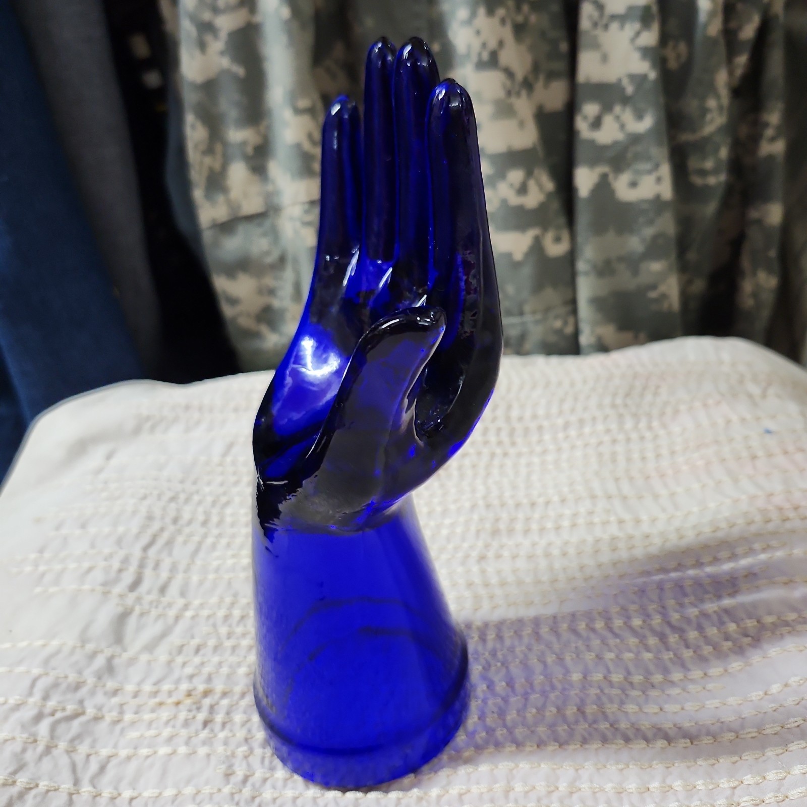 Vintage Cobalt Blue Glass Hand Mannequin Jewelry Display Ring Holder 8″…