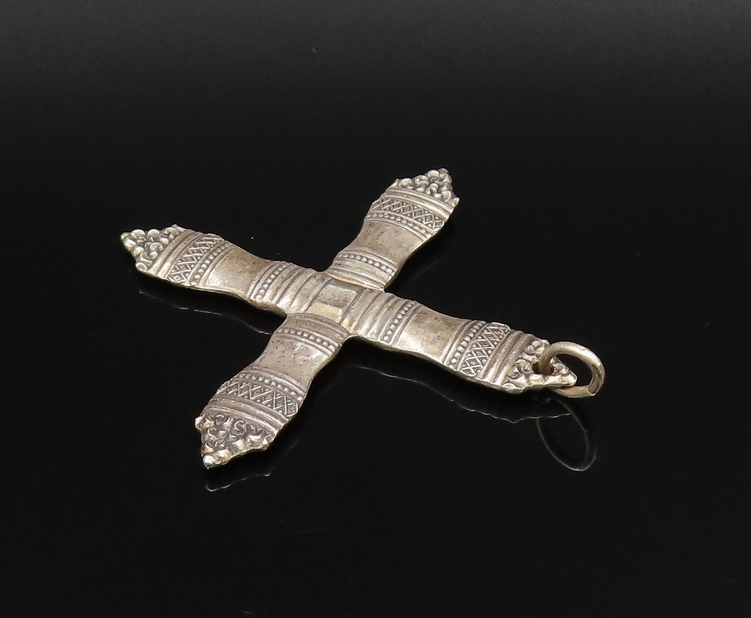 TOWLE 925 Silver Vintage Dotted & Diamond Shape Pattern Cross Pendant PT21774