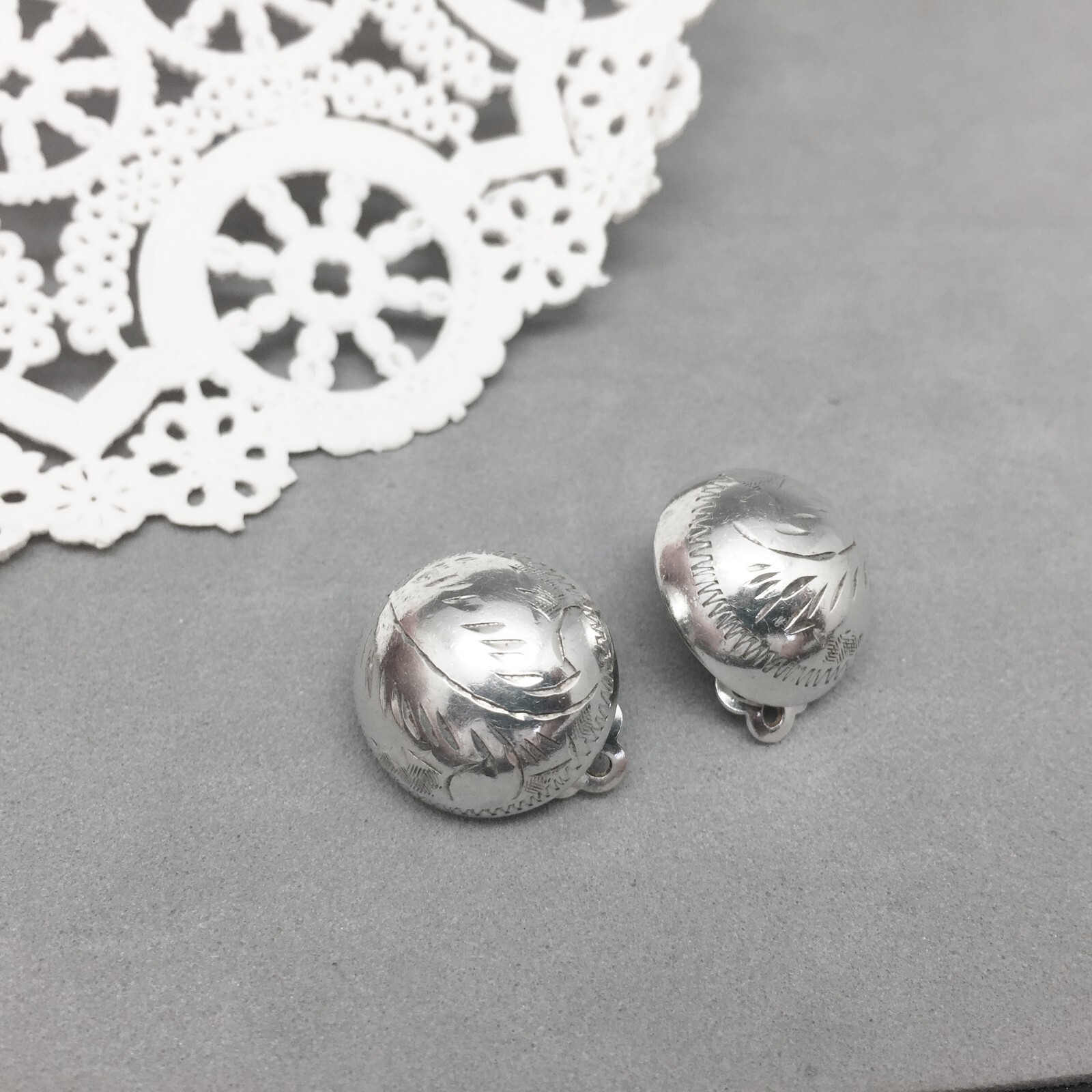 Sterling Silver Dome Button Clip Earrings Hand Engraved 5/8″ Polished 5.4 Gram