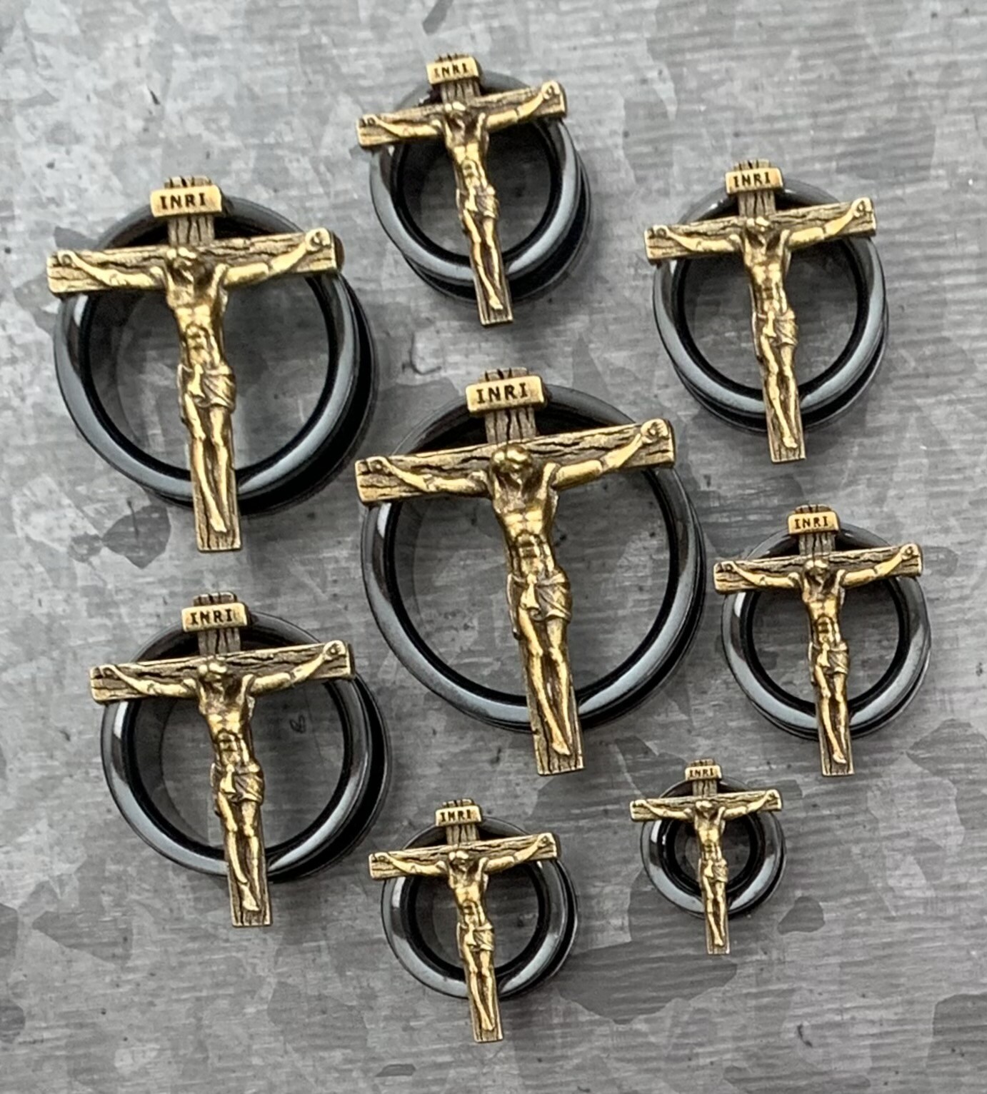 PAIR Jesus Crucifixion Screw Fit Tunnels Plugs Gold Black Steel Earlet Gauges