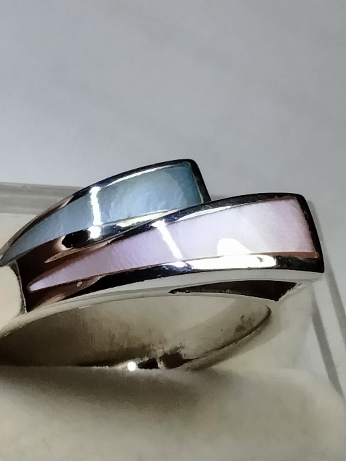 CHARMING MOP INLAYS IN TRENDY STERLING SILVER.925 RING SIZE 8.75-9.0