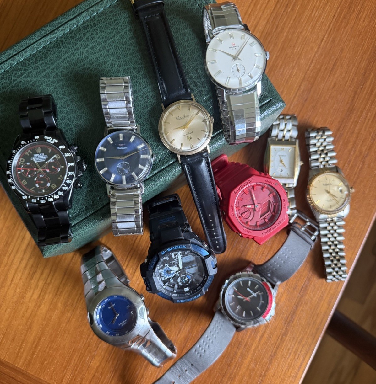 Watch Lot – Waltham, Lucien Piccard, Helbros, NOS Daytona Homage & More Untested