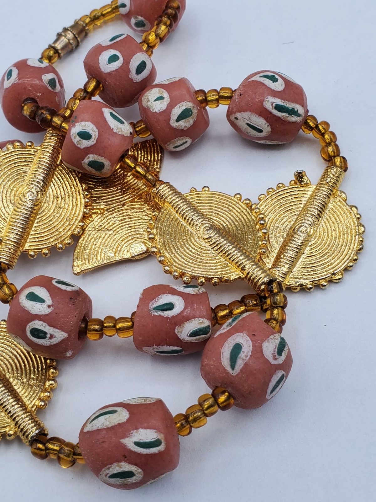 Gold tone metal Pendant Glass stone pottery clay beaded vintage necklace D72
