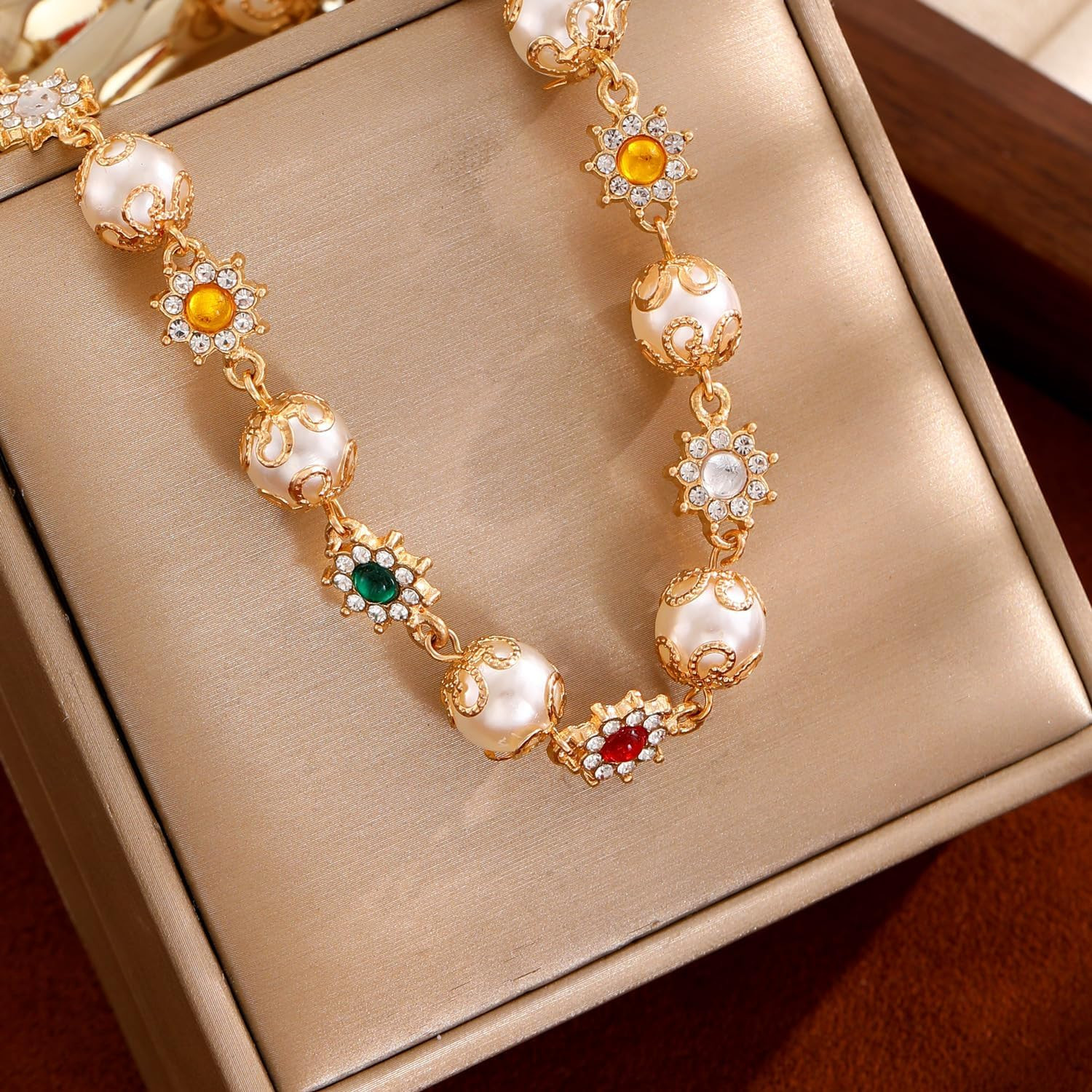 Dainty Pearl Necklace for Women Luxury White Pearl Choker Necklaces Colorful Gem