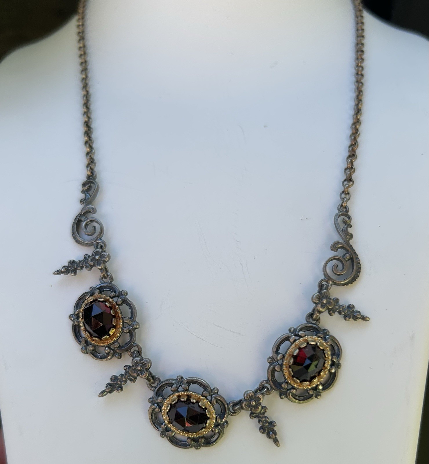 Beautiful vintage 835 silver costume necklace with natural garnets