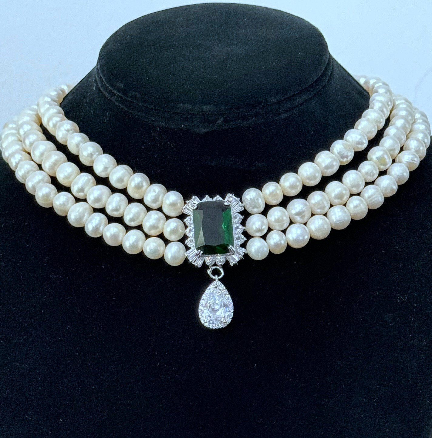 Fresh water pearls Necklace with green cubic zircon and clear swarovski center