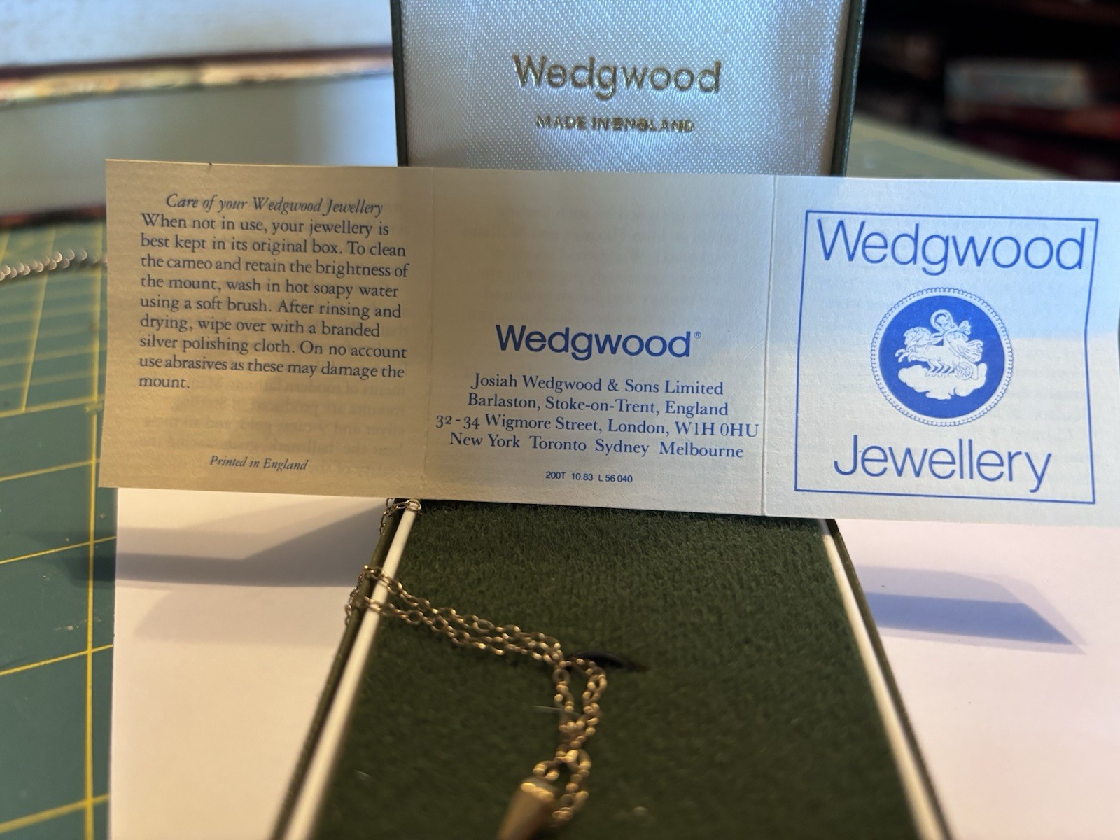 Wedgwood Jasper-ware Sage Cameo Pendant Necklace Green/White Oval Signed In Box