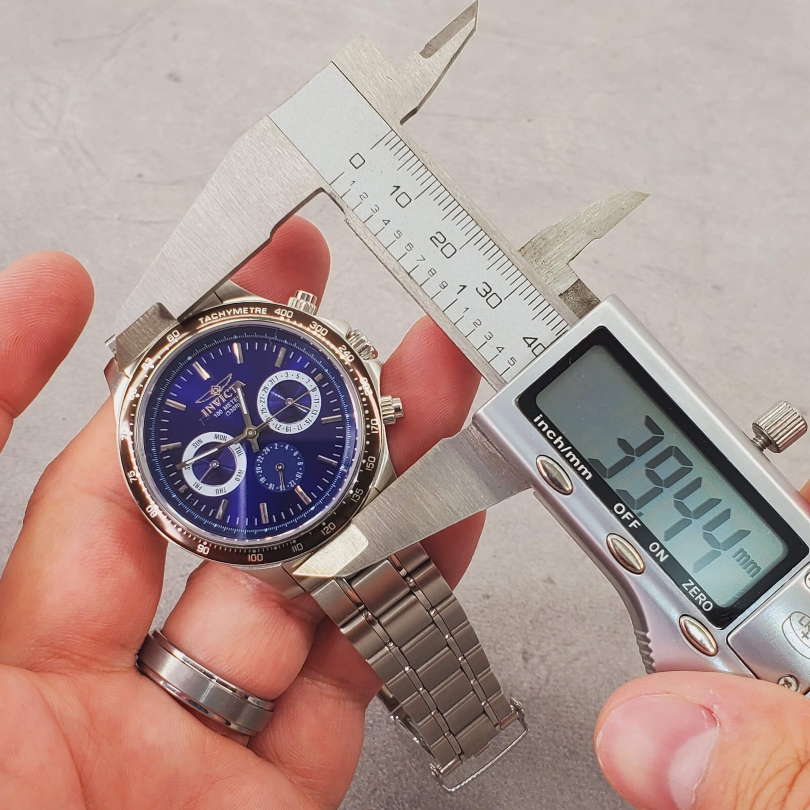 Rare Invicta Watch Model 2902 Tachymetre Limited Edition – 3 Slot Case Rose Gold