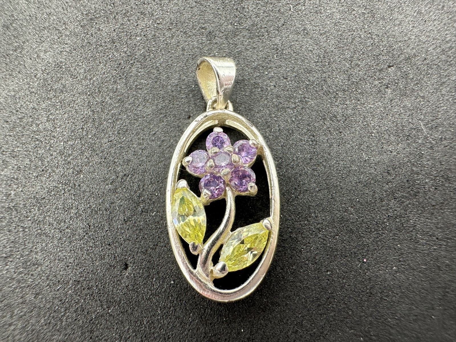1.95g Vintage Sterling Silver 925 Purple Flower Yellow Leaf Pendant Oval M