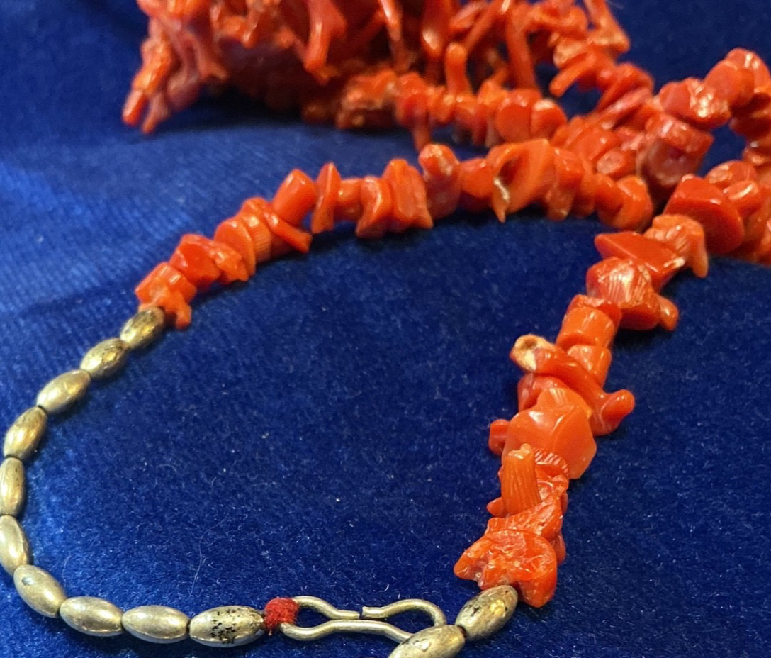 VINTAGE SOUTHWEST BRANCH CORAL , NUGGETS AND STERLING OVAL BEADS