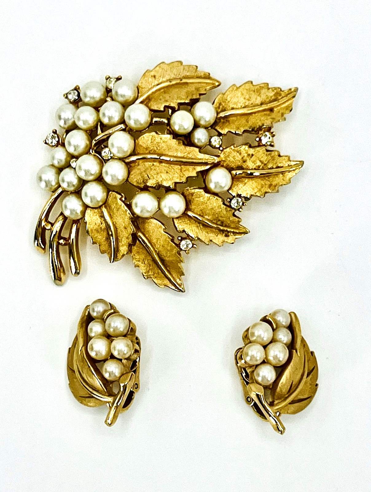 TRIFARI Brooch Earrings Clustered Faux Pearls & Textured Gold-Tone Leaves