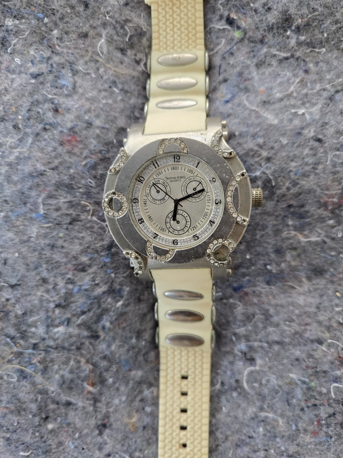 Lot of 9 Fashion Quartz Wrist Watches Geneva Techno King Pave Master Untested
