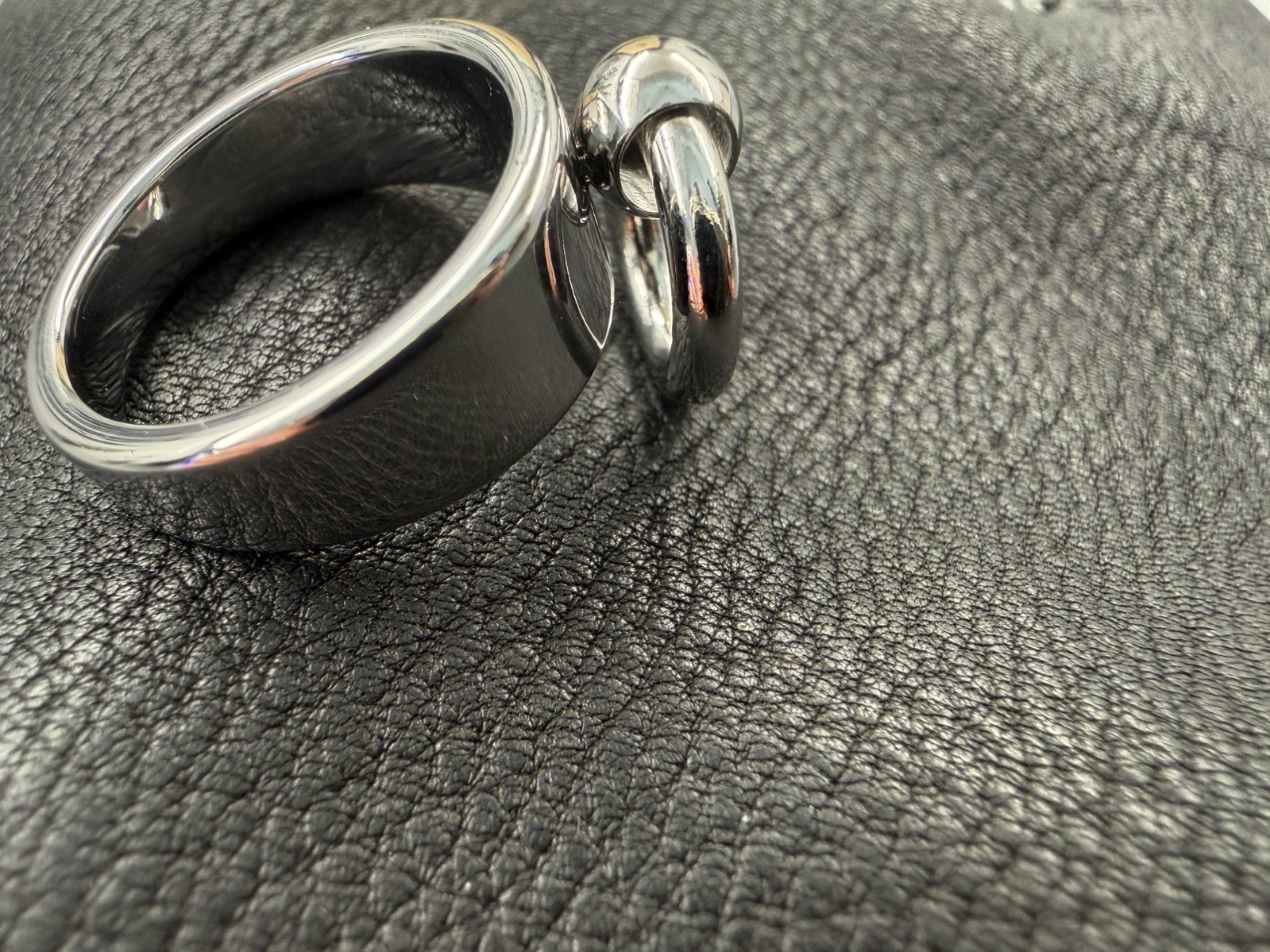QUATTROFORT Industrial Cyber Gothic O Ring Swivel Shackle Ring Steel Band 7