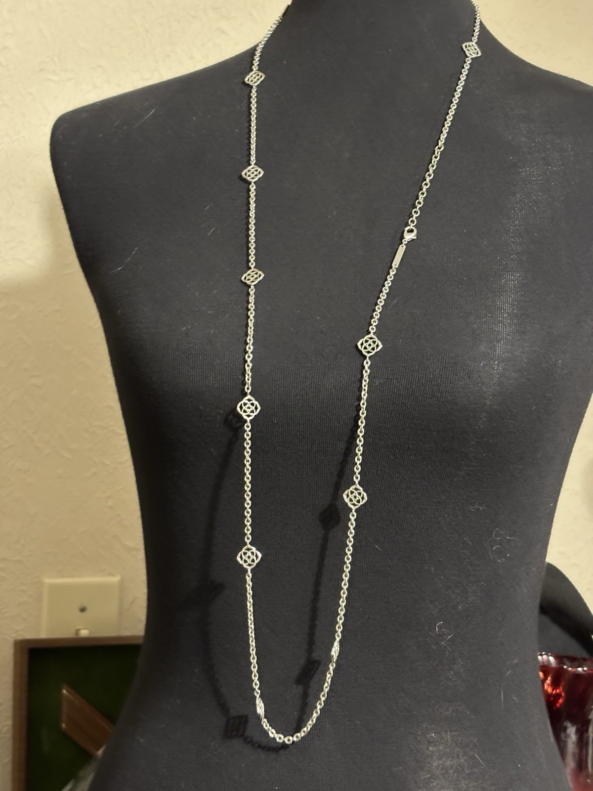 Kendra Scott Necklace 20” Beautiful Great Condition Silver Tone Alone Or Layer
