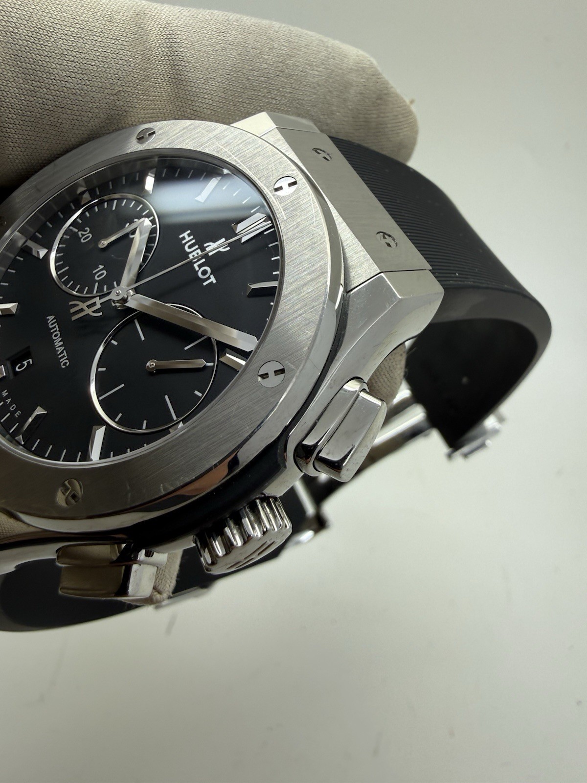 Hublot Classic Fusion Chronograph Auto Titanium Rubber Watch 521.NX.1171.RX B+P